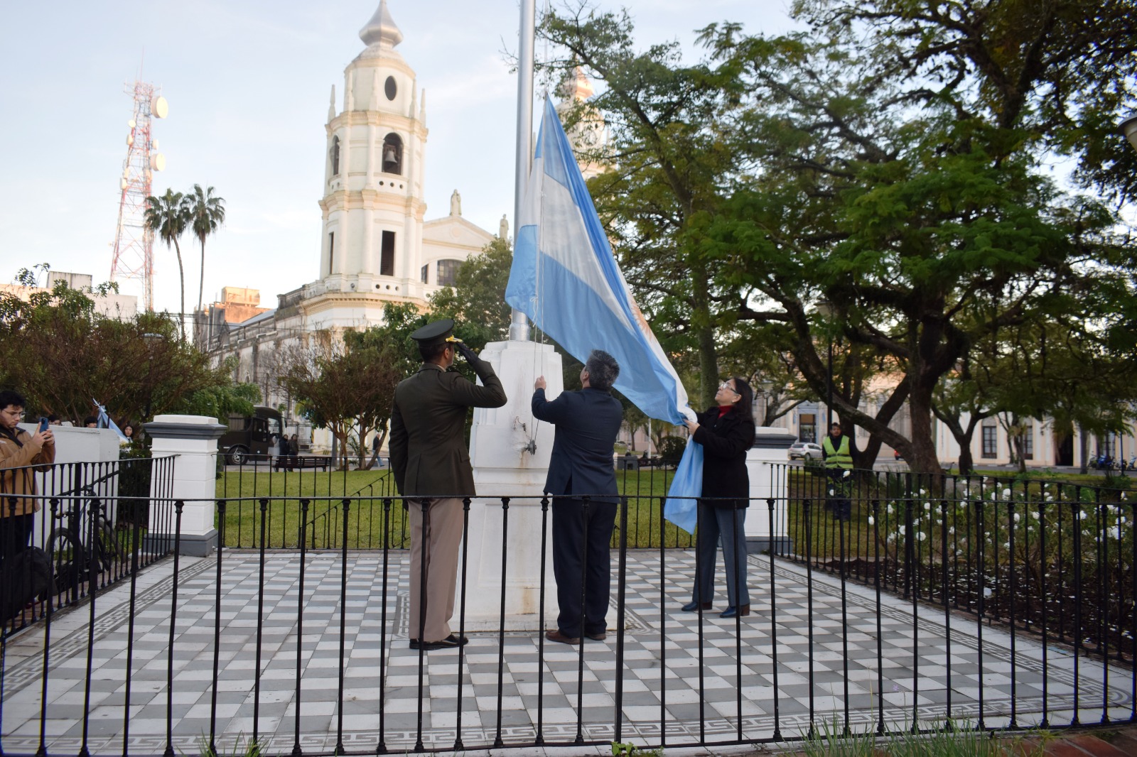 ACTO EN PLAZA MITRE Y SENTIDO HOMENAJE AL HÉROE GAUCHO MARTÍN MIGUEL GÜEMES EN EL 205° ANIVERSARIO DE SU PASO A LA INMORTALIDAD
